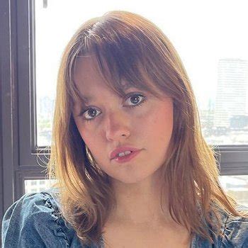 Aimee Lou Wood Babe Page Watch This Actress On FreeOnes