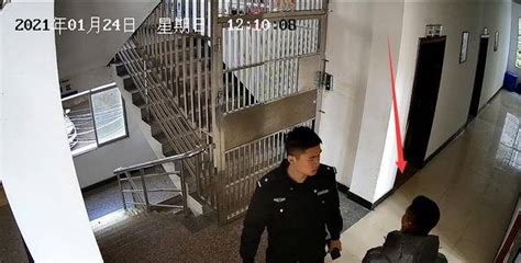 “我以为你们忘了”一网上逃犯，主动跑到派出所跟民警打招呼万载