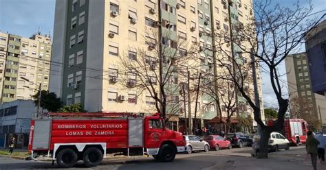 Incendio en un edificio de Centenario se prendió fuego un departamento