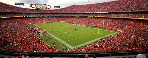 Los Angeles Chargers at Kansas City Chiefs Tickets - 12/8/24 at ...