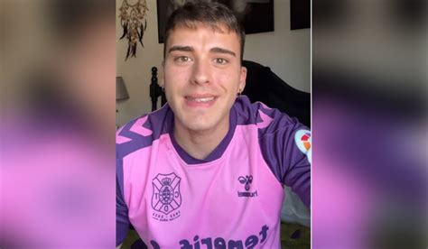 Un conocido influencer cuenta lo que le ocurrió por llevar una camiseta