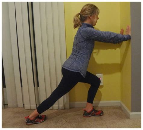 5 Simple Stretches for Runners ( IT Band and Hamstring) | Stretches for runners, It band, It ...