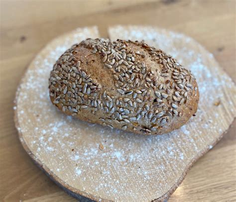 Mehrkornbrot mit Sonnenblumenkernen Bäckerei Gschwill Halblech