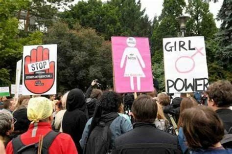 Legge Divieto Di Aborto Polonia Donna Incinta Muore