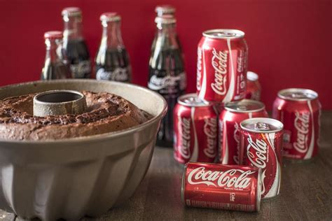 Bolo de Coca Cola Tá na mesa