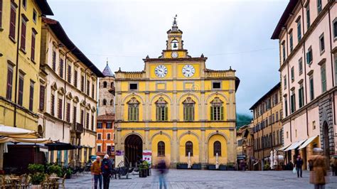 Escala De Tiempo De La Plaza Matteotti En Citta Di Castello Umbria