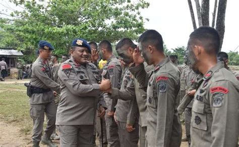 Dansat Brimob Pimpin Upacara Penutupan Bintradisi Sat Brimobda Riau