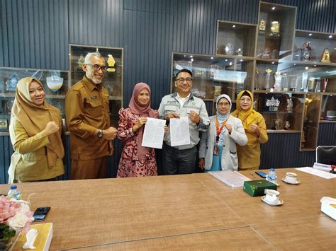 Pembinaan Perajin Batik Go International Ketua Dekranasda Gresik