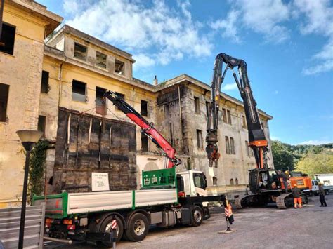 Imperia Ex Caserma Crespi Il Primo Colpo Di Benna Da Il Via Ai Lavori