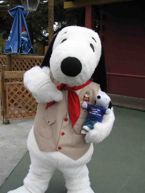 Snoopy at Knotts Berry Farm | Snoopy and woodstock, Snoopy, Knotts ...