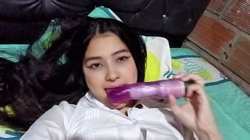 Chica universitaria caliente masturbándose después de clase CASERO REAL XVIDEOS