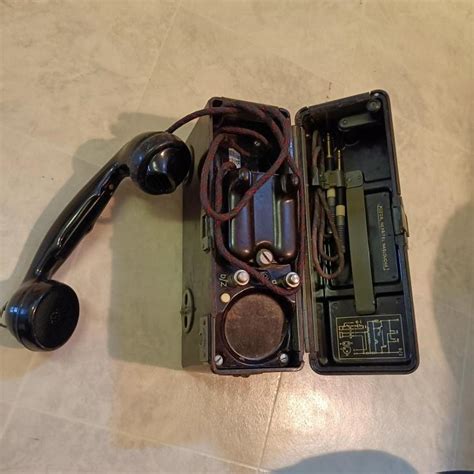 Vojenský polní telefon TP 25 - bakelitový | Aukro