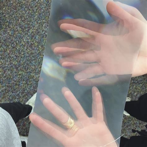 how this computer monitor piece distorts light : r/mildlyinteresting