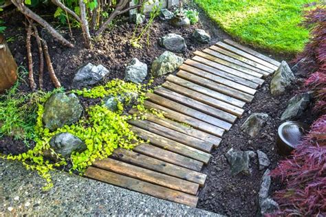 An Easy Pallet Garden Walkway You Can Make In A Quick Afternoon Funky