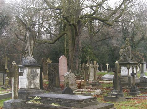 Putney Vale Cemetery and Crematorium in Putney Vale, Greater London ...