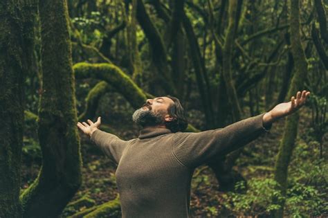 Conceito De Pessoas De Estilo De Vida De Cuidado A Natureza Um