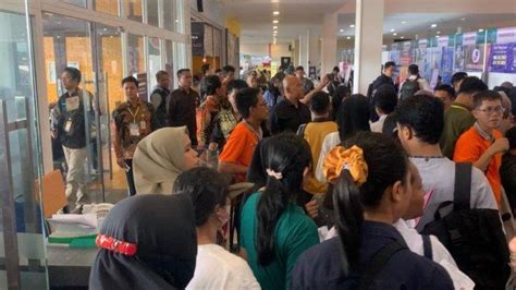 Suasana Job Fair Di PCC Ponorogo Dipadati Ribuan Pencari Kerja