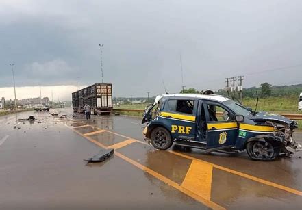 Urgente Viatura Da PRF Perde Controle Na BR 364 E Bate Em Carreta