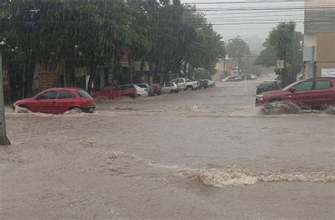 Chuva Causa Pontos De Alagamento Em Divin Polis Veja V Deos Portal