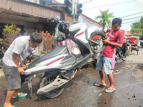 Tips Aman Naik Motor Saat Hamil Muda Homecare24