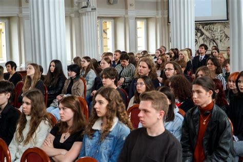 Debata z Młodzieżą na temat niezłomności odwagi i bohaterstwa Rodziny