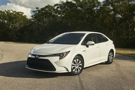 U.S.-First 2020 Toyota Corolla Hybrid Promises 50-Plus MPG | Cars.com