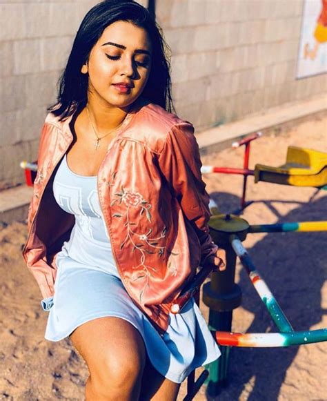 Roshani Walia Breaks The Internet With Super Hot Pictures StarBiz