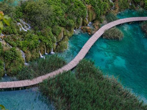 Nacionalni Park Plitvi Ka Jezera In Rafting Na Uni P Tra Turisti Na