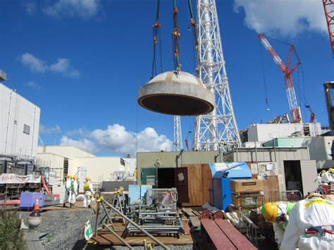 東京電力ホールディングス 写真・動画集｜ 福島第一原子力発電所 4号機原子炉建屋上部 圧力容器上蓋の撤去完了について