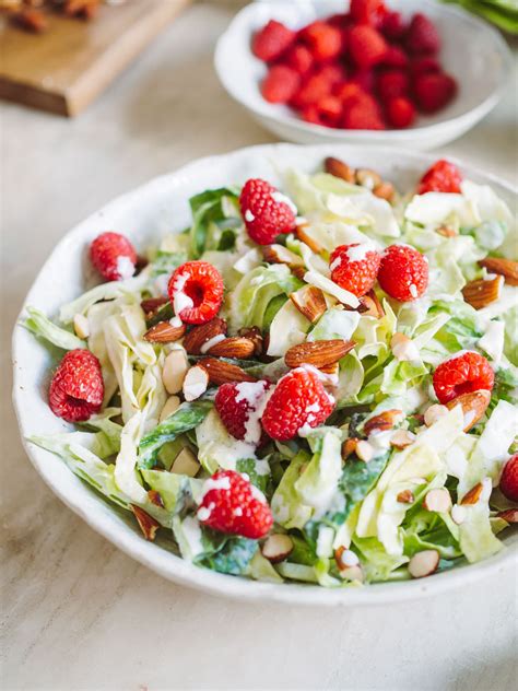 Spidskålssalat med mormordressing Skøn og nem sommersalat