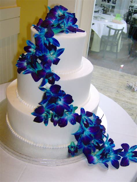 Love The Idea But Different Color Flowers Orchid Wedding Cake Orchid Wedding Wedding