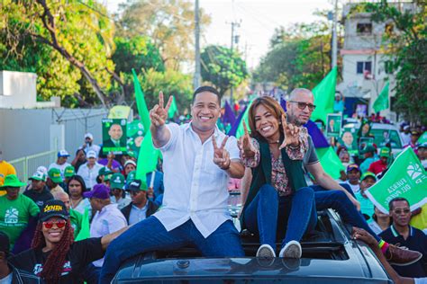 Lenin De La Rosa Recorre De Manera Exitosa Los Barrios Santa Clara