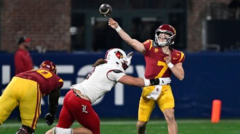 Uscs Moss Throws Holiday Bowl Record 6 Td Passes In 42 28 Victory Over