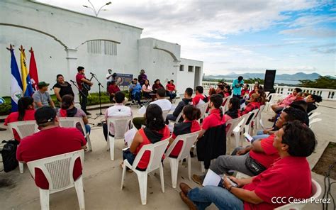 Juventud Nicarag Ense Rinde Homenaje Al Libertador De Am Rica Sim N Bol Var