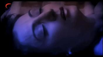 Akshara en la cama con un chico joven Escena de película CALIENTE XVIDEOS