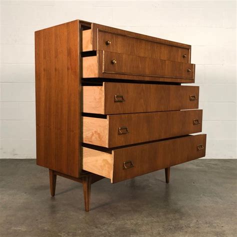 Bassett Mid Century Modern 5 Drawer Walnut Chest Dresser Chairish