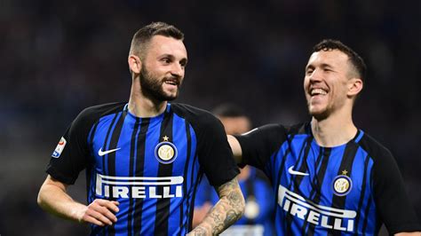 Le Pagelle Di Inter Cagliari 4 0 Bene Cancelo E Brozovic Sardi In