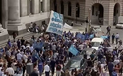 Empleados Del Banco Naci N Marchan Contra La Privatizaci N Frente A La