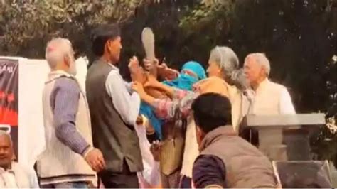 Hindu Ekta Manch Programme Woman Thrashes Man With Slippers Demands