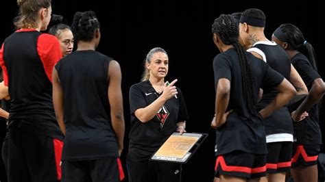 Las Vegas Aces Becky Hammon Named Wnba Coach Of The Year Wnba