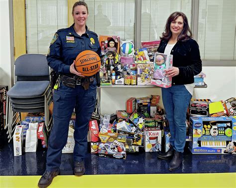 Shoreline police seek donations for toy and gift drives