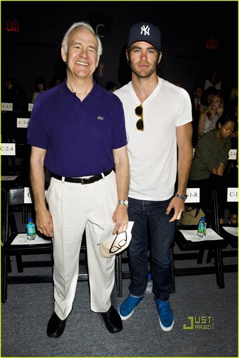 Chris Pine & Dad Robert Pine: Rebecca Minkoff Fashion Show!: Photo ...