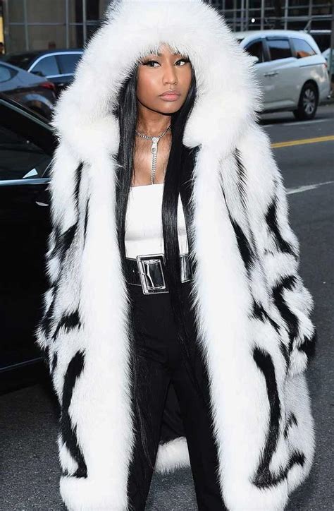 Nicki Minaj Rapper Premiere White And Black Fur Coat