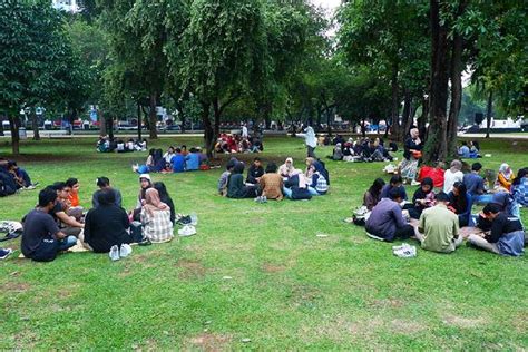 Baca Buku Bersama Di Taman Publik Topik Koran Tempo Co