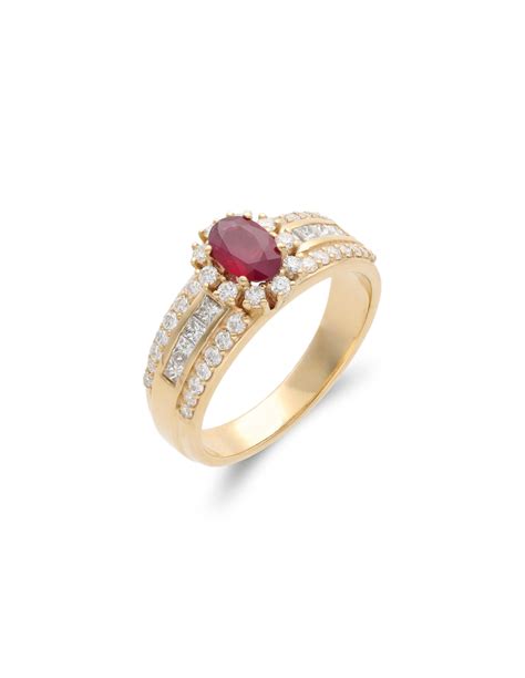 Compra online anillo de oro amarillo rubí y diamantes Santamaría