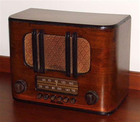 Https Flic Kr P Vw2dPN Vintage RCA Table Radio With Push Buttons