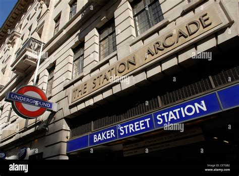 Tube Train London 1863 Hi Res Stock Photography And Images Alamy