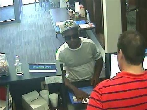 Impd Seeking Suspect In Two Bank Robberies Wish Tv Indianapolis