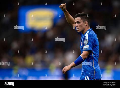 Giacomo Raspadori De Italia Hace Gestos Durante El Partido De