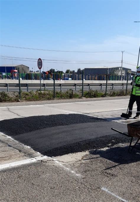 Instalan Reductores De Velocidad En Calle De Servicio Oriente De Ruta